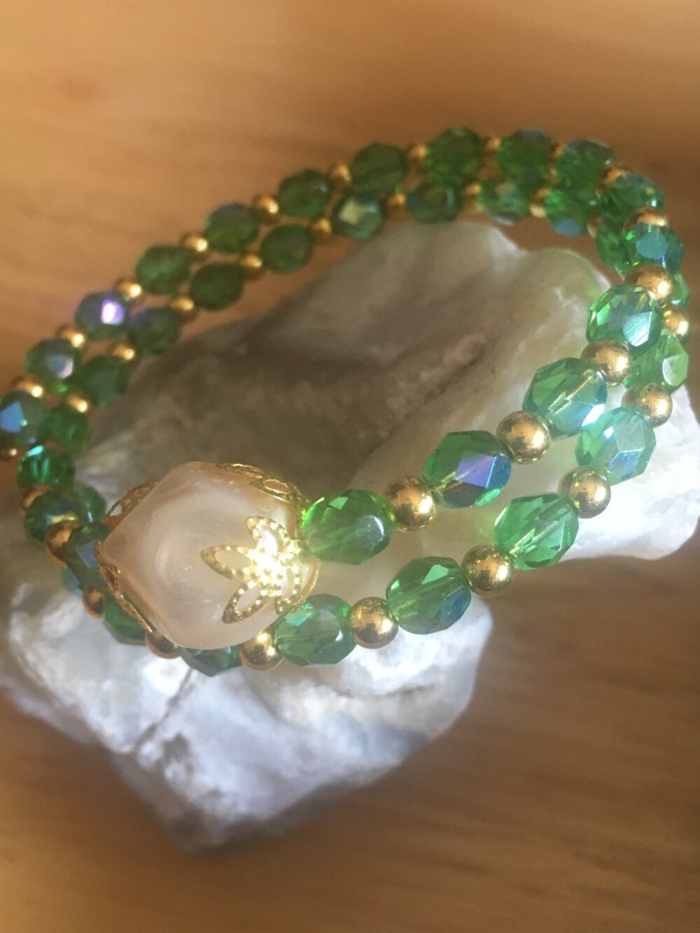 Green Faceted Bead Bracelet w/ Gold Accents & Pearl Focal